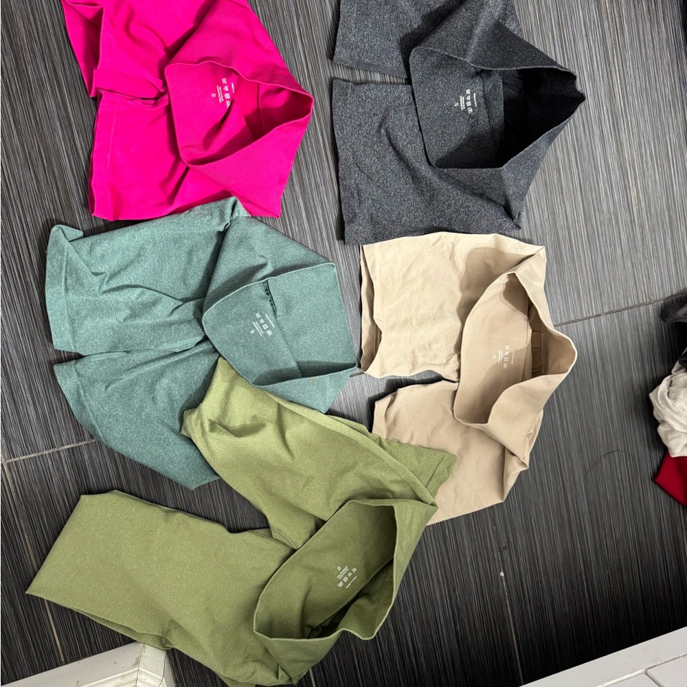 NVGTN Women's Vibrant Active Shorts and Leggings Bundle - Picture 5 of 10